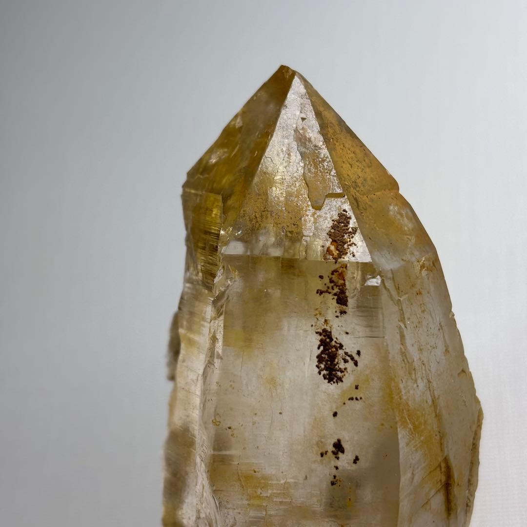 ヒマラヤ パキスタン ギルギット産 水晶 ゴールデンヒーラー 原石 170g