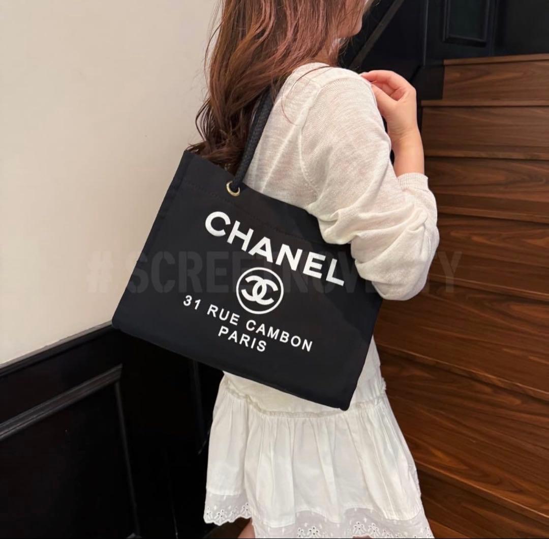 CHANEL ノベルティ　ロゴ入り ブラックトートバッグ