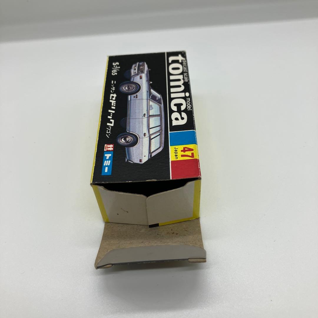 黒箱日本製トミカ　日産セドリックワゴン
