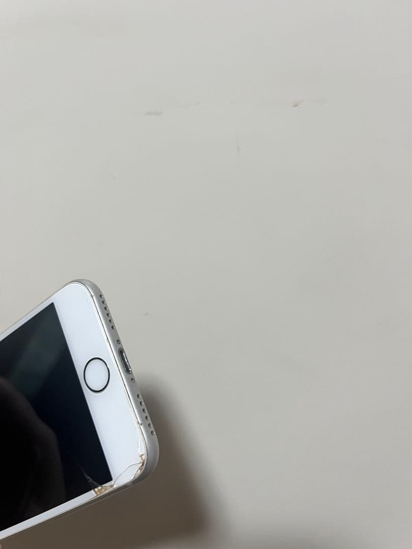 ♡*様 iPhone8 シルバー 本体のみ