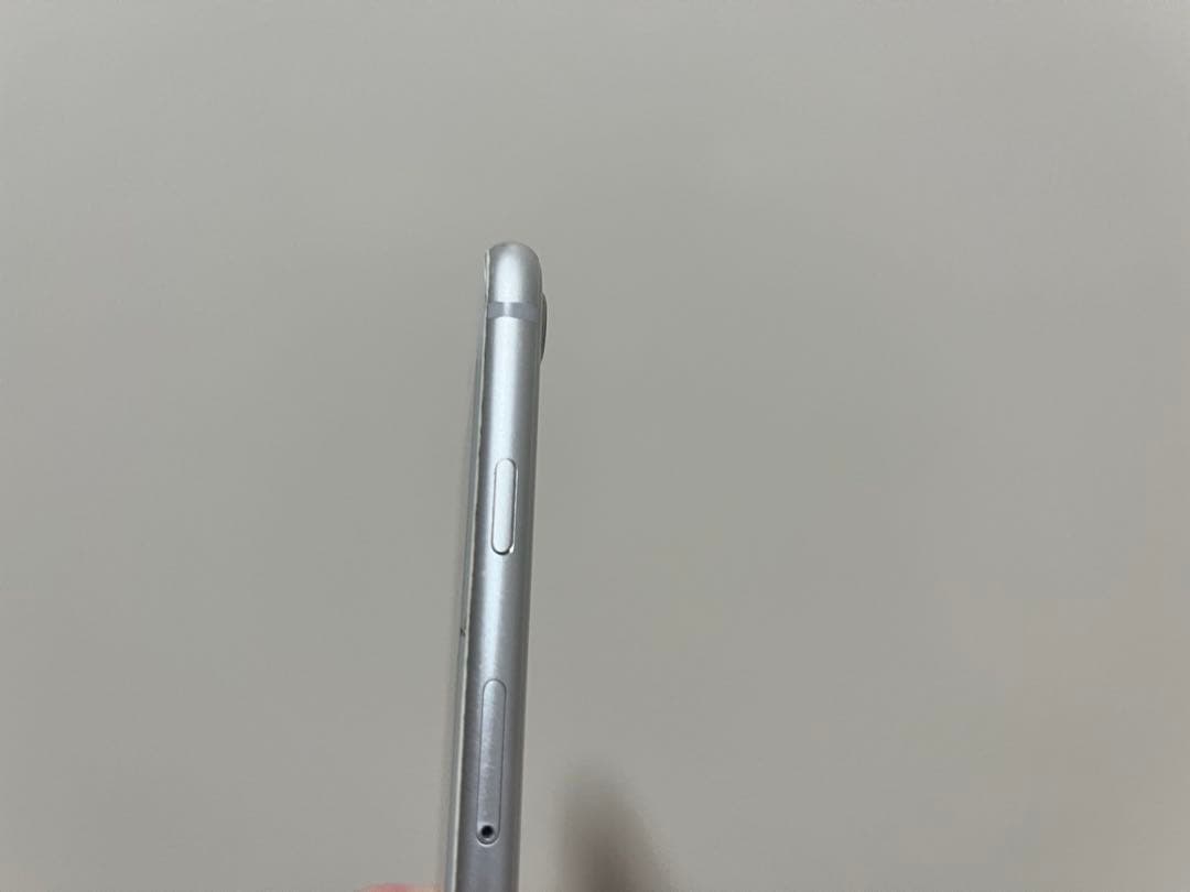 ♡*様 iPhone8 シルバー 本体のみ