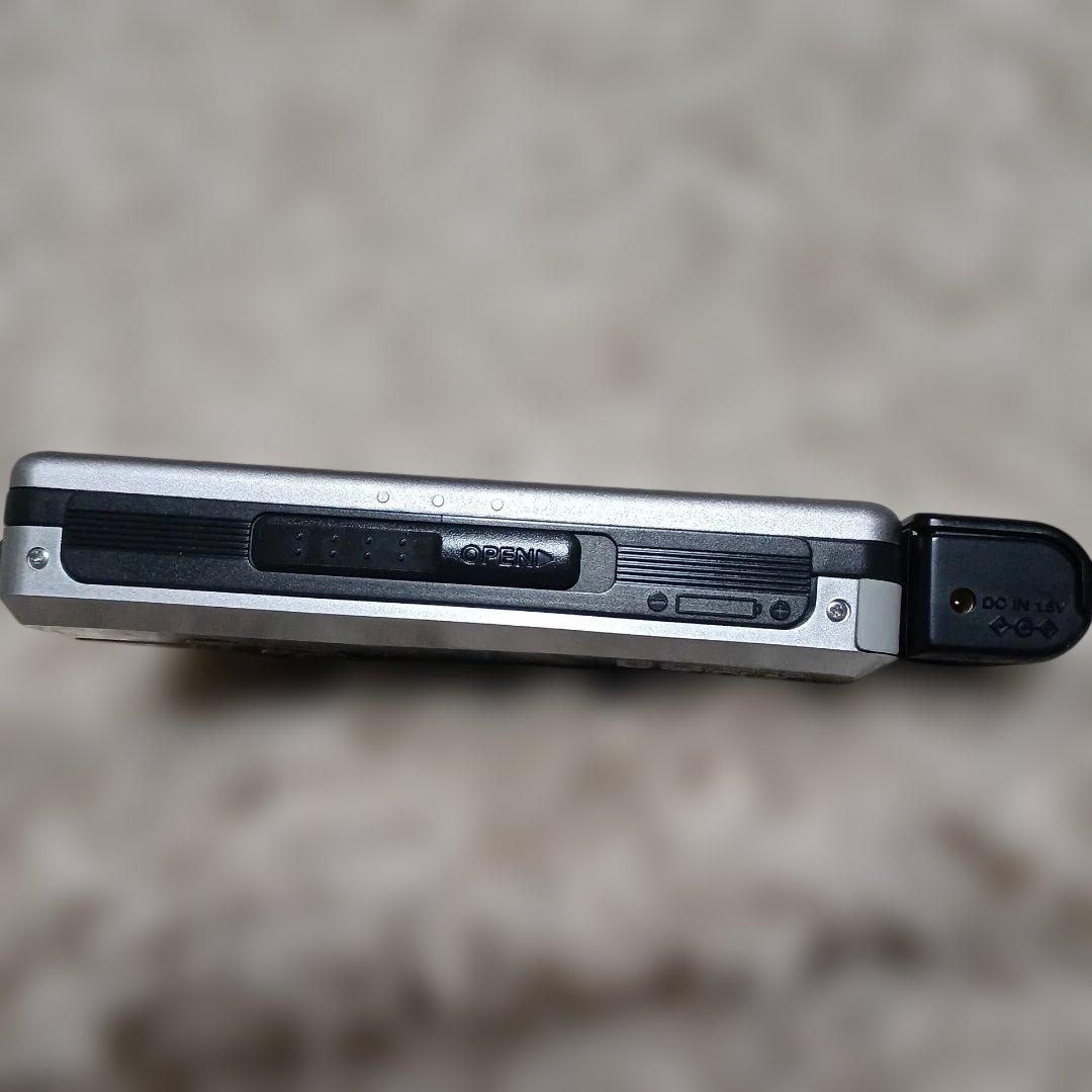 SONY カセットWALKMAN ソニーウォークマン　シルバー