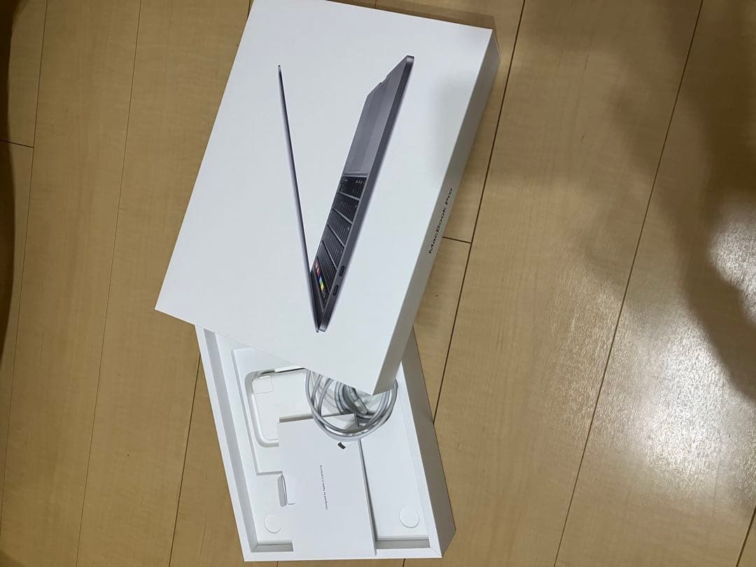 Apple MacBook 2020 13インチ シルバー