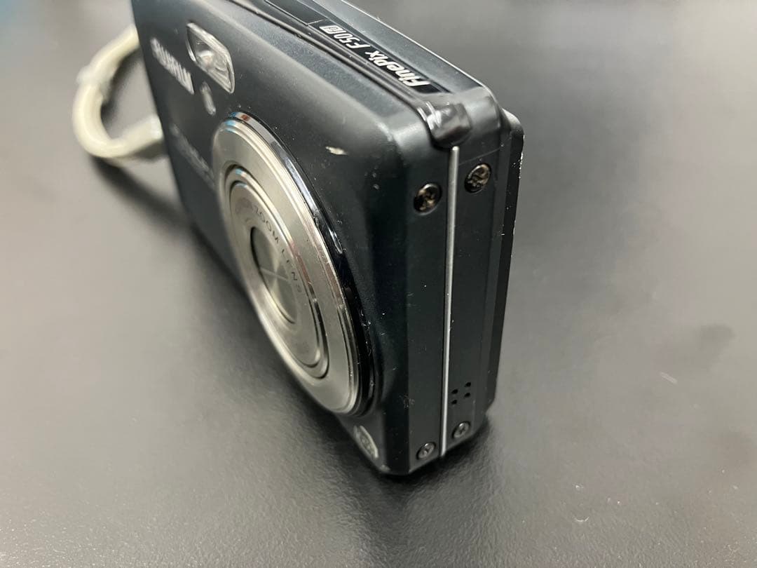 Fujifilm FinePix F50 コンパクトデジタルカメラ【4485】