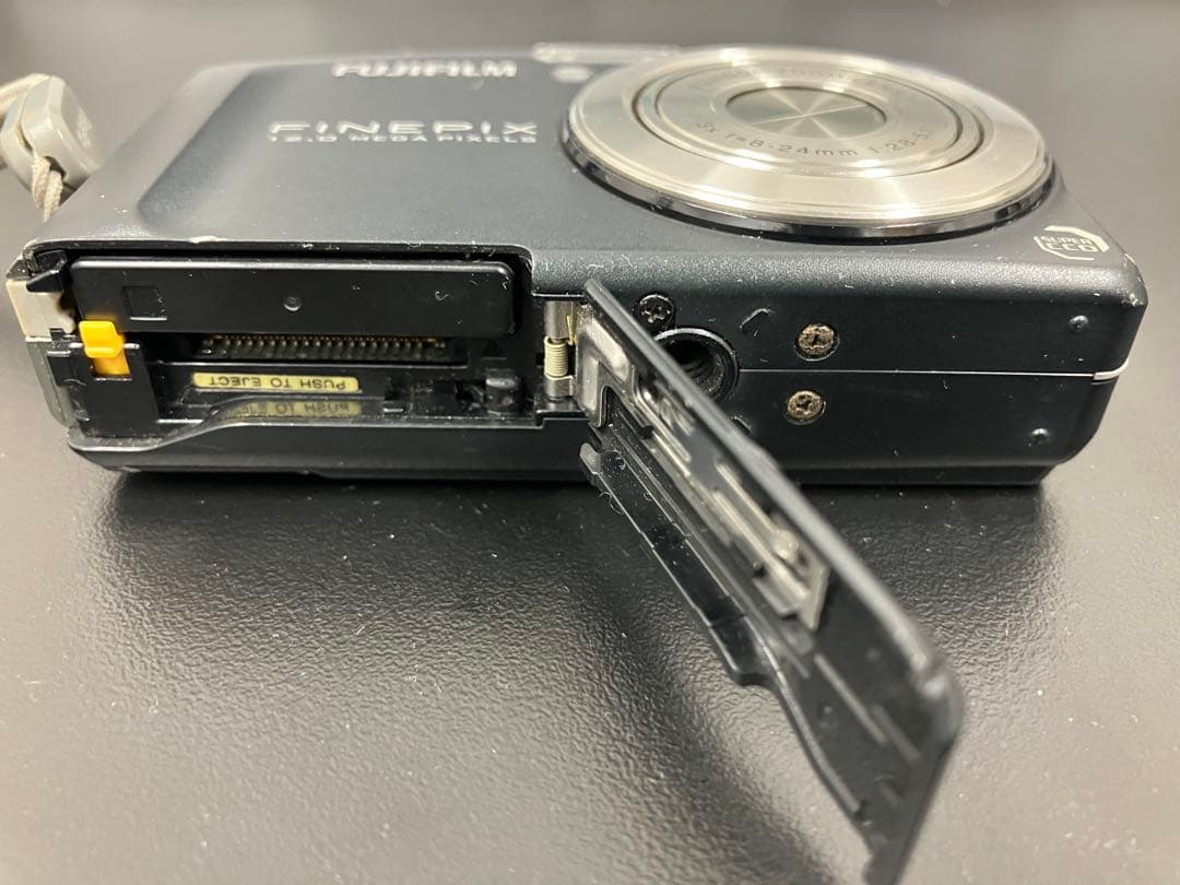 Fujifilm FinePix F50 コンパクトデジタルカメラ【4485】