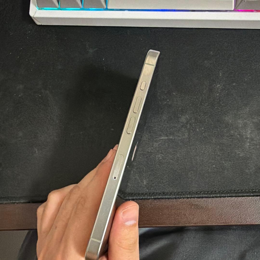 Apple iPhone 15Pro ナチュラルチタニウム