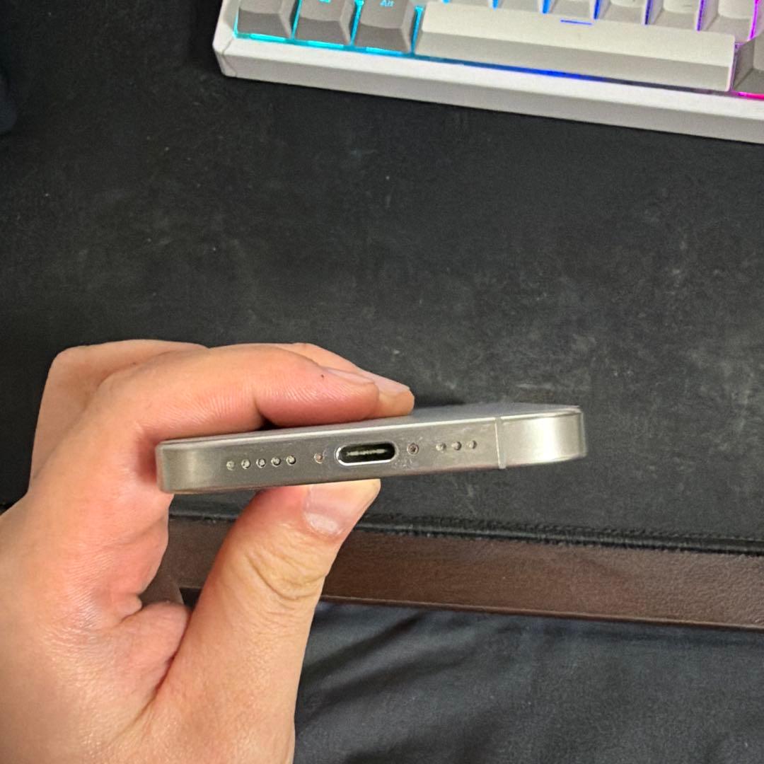 Apple iPhone 15Pro ナチュラルチタニウム