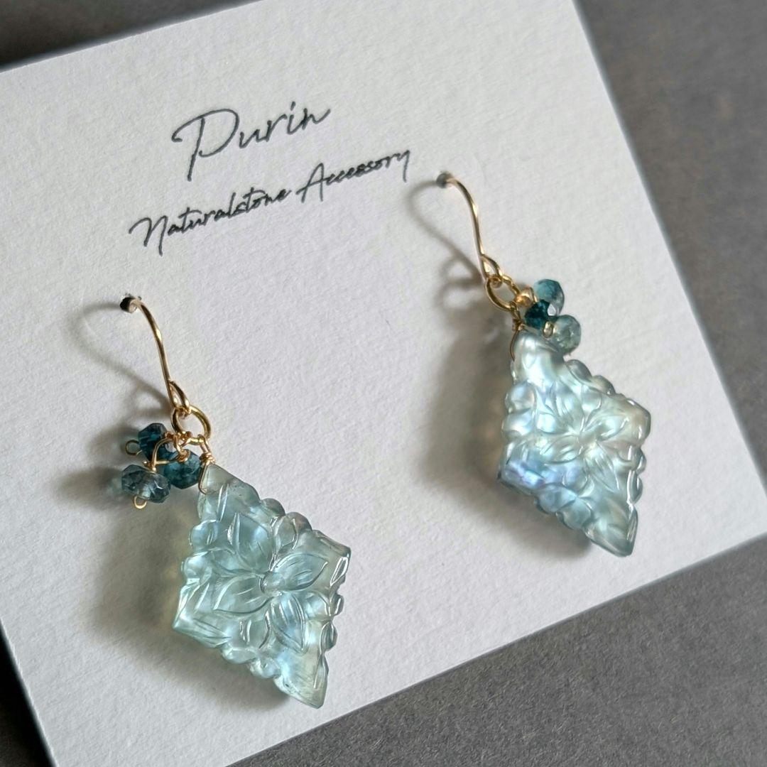 フローライト×マザーオブパール ラウンドカービングピアス