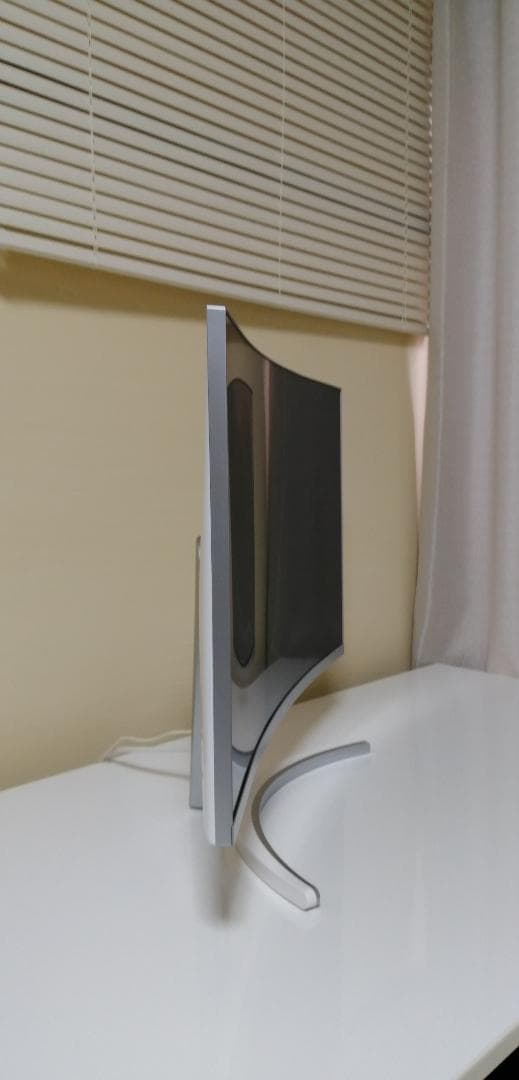 白　ACER ２７インチ湾曲モニター