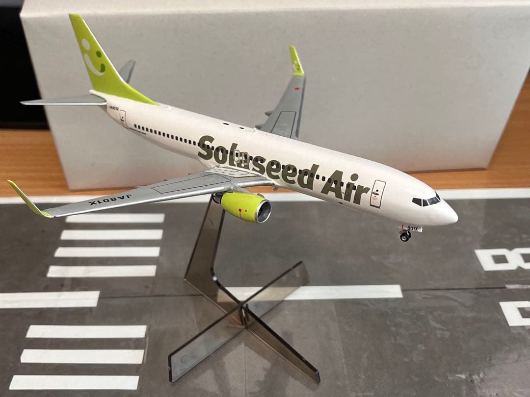 ソラシドエア　Boeing 737-800 1/200 プラモデル完成品