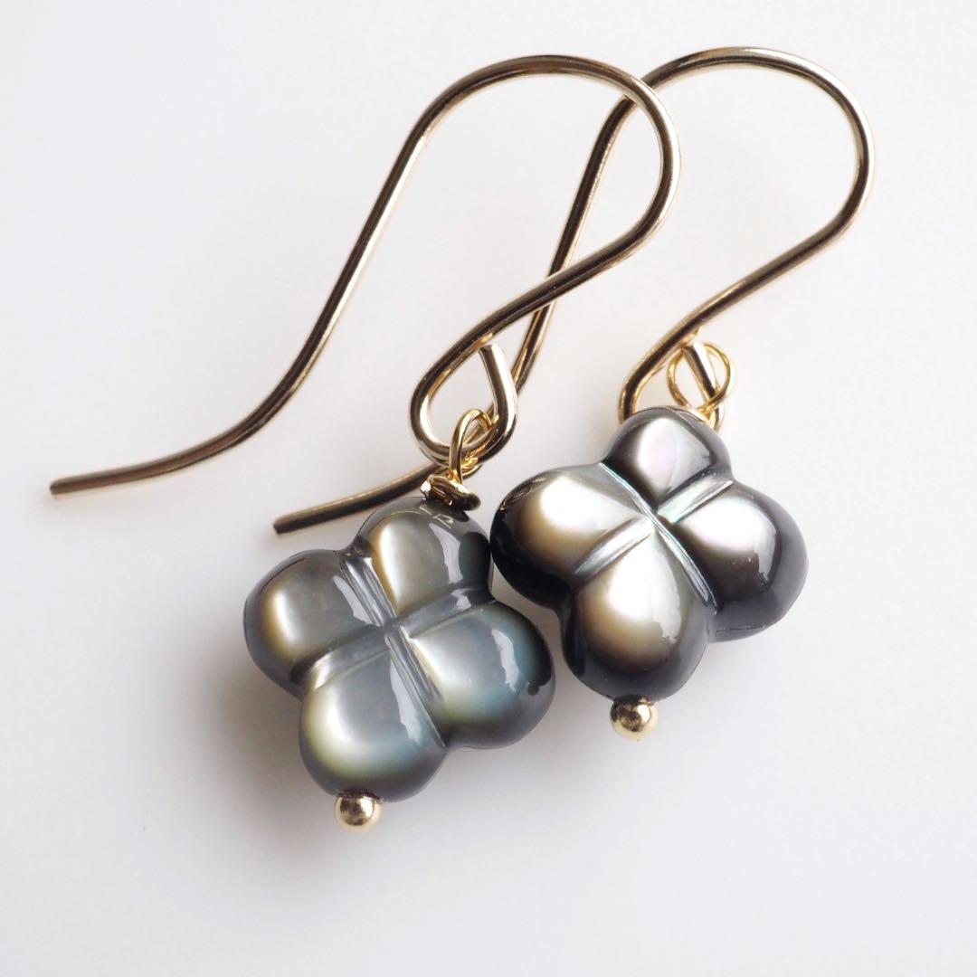 【桃色の雲】天然ブラックシェル(黒蝶貝)のフラワーピアス/イヤリング