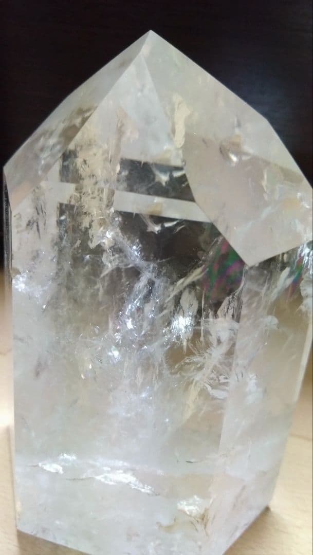 水晶ポイント　原石　虹入り