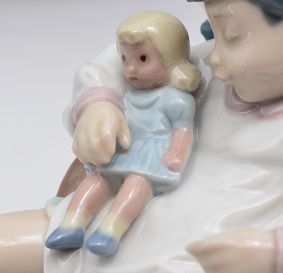 昼寝の時間　＃5448　★リヤドロ　スペイン　ポーセリン　光沢仕上　ヴィンテージ