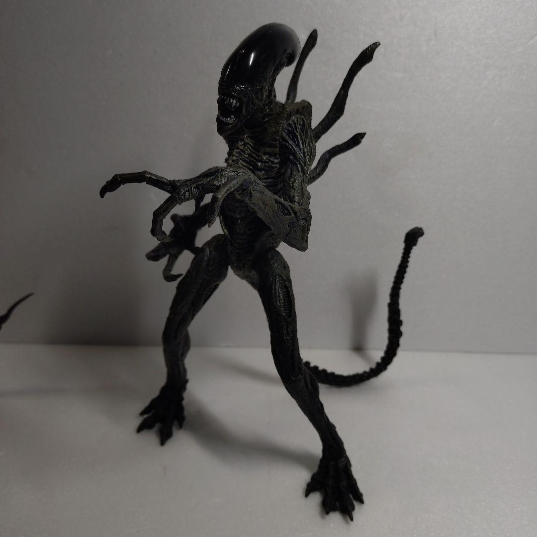 プレデター＆エイリアン　ソフビ　と　エイリアン　フィギュア