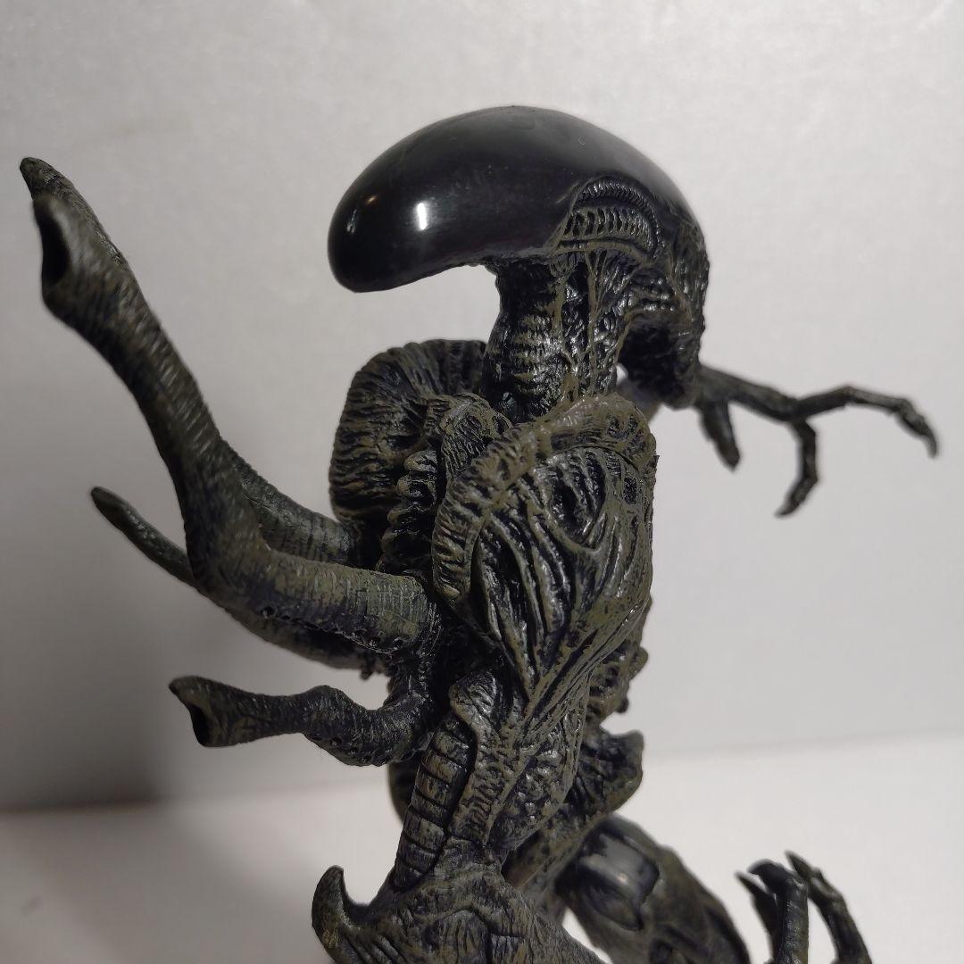 プレデター＆エイリアン　ソフビ　と　エイリアン　フィギュア