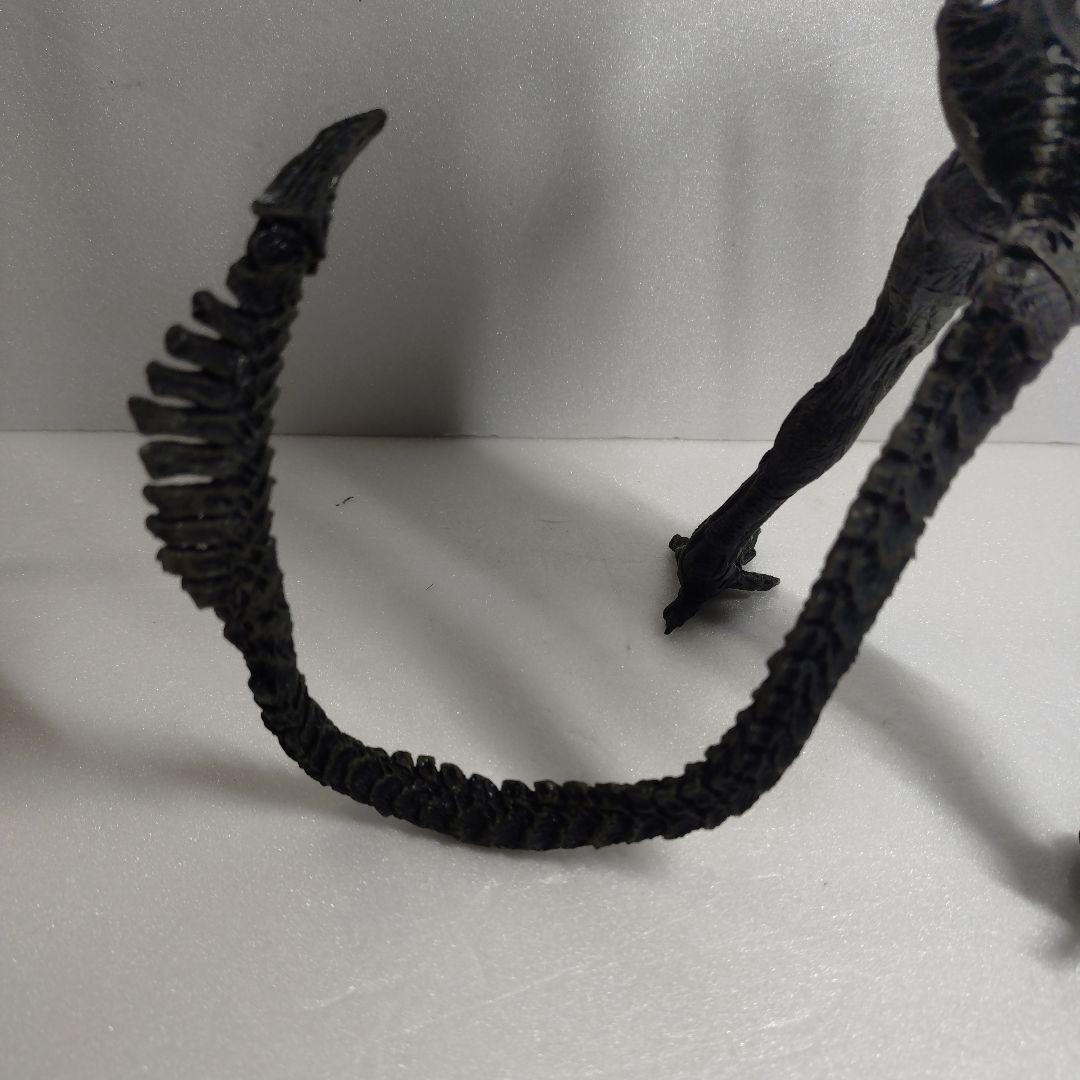 プレデター＆エイリアン　ソフビ　と　エイリアン　フィギュア