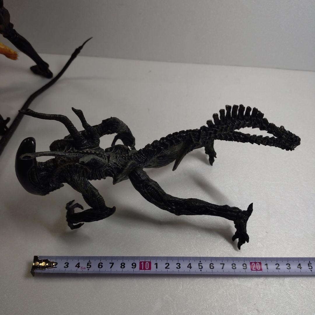 プレデター＆エイリアン　ソフビ　と　エイリアン　フィギュア