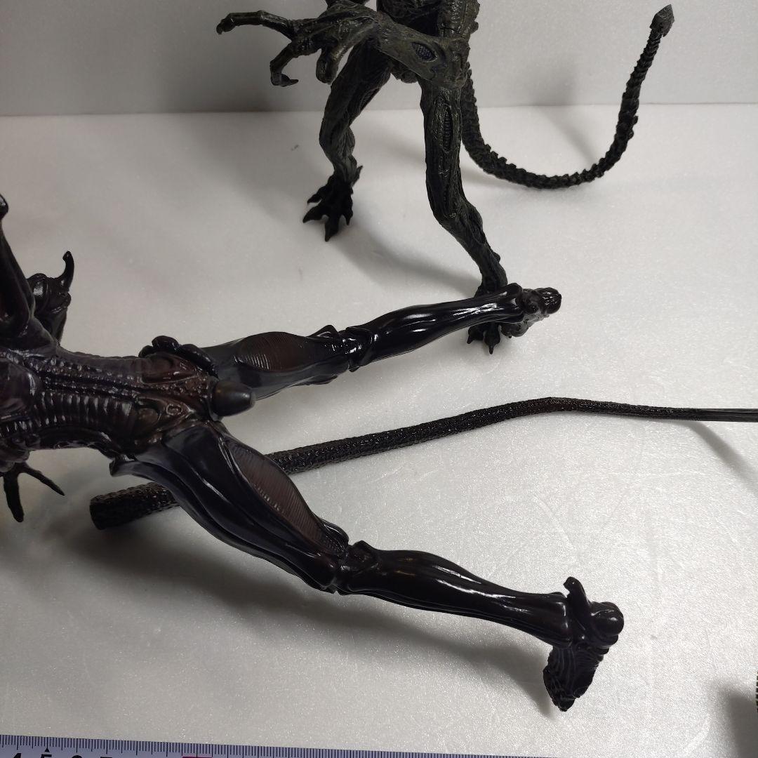 プレデター＆エイリアン　ソフビ　と　エイリアン　フィギュア