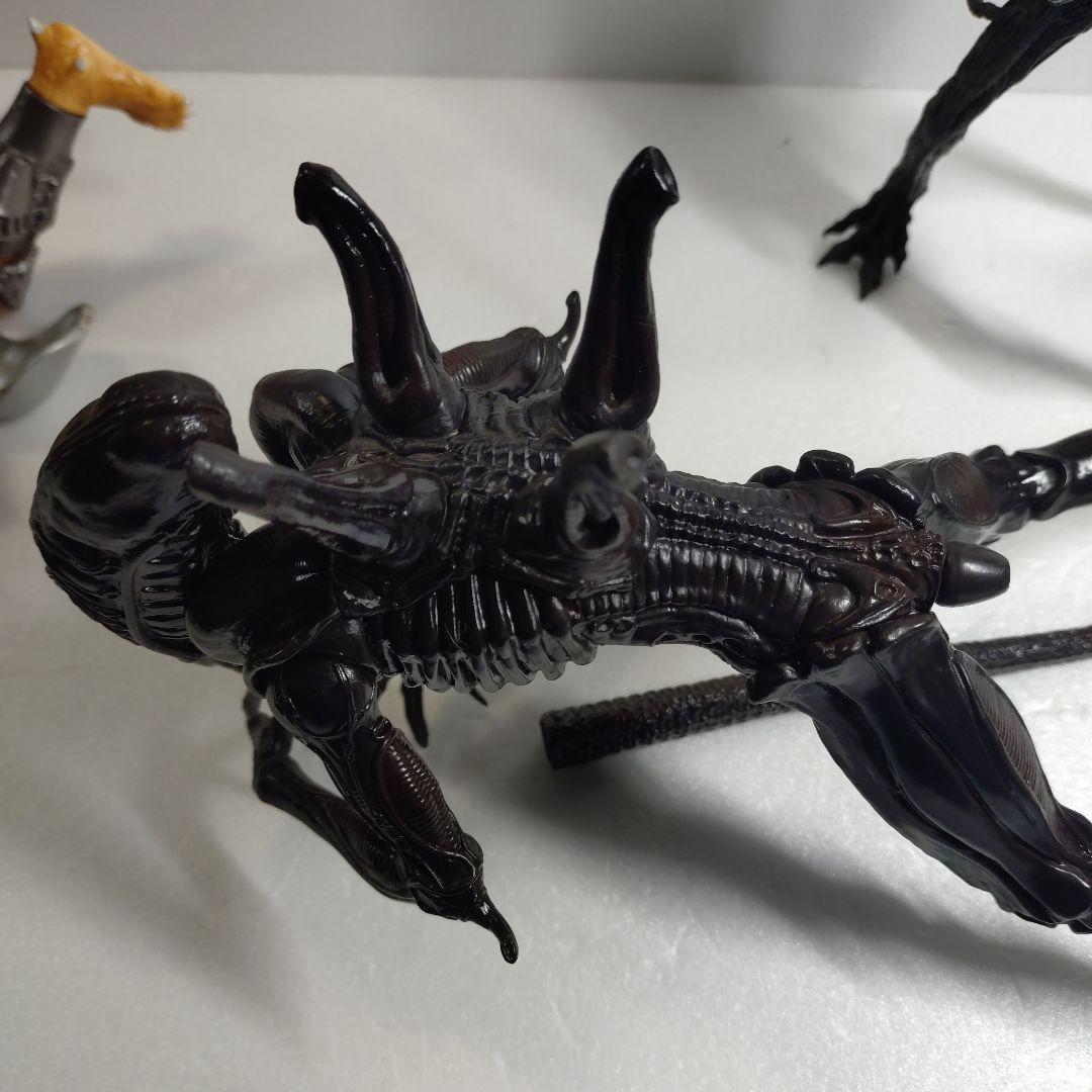 プレデター＆エイリアン　ソフビ　と　エイリアン　フィギュア