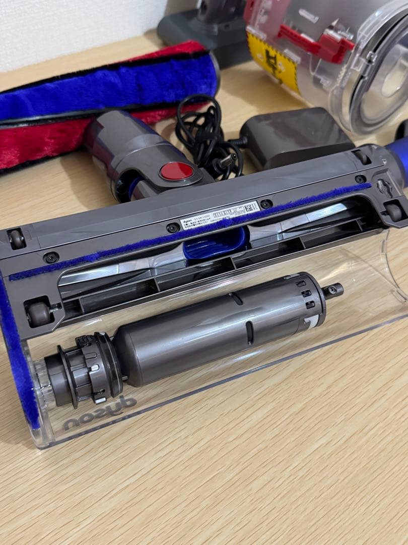 Dyson V7 コードレススティッククリーナー 本体+クリーナースタンド