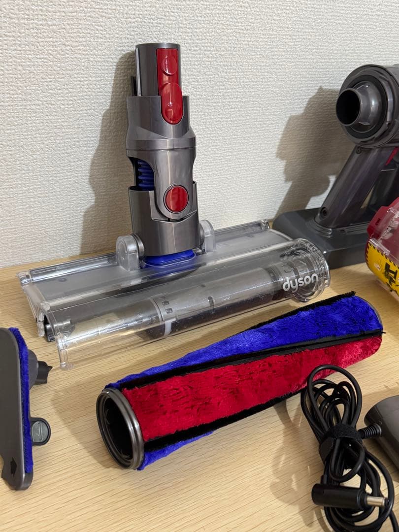 Dyson V7 コードレススティッククリーナー 本体+クリーナースタンド