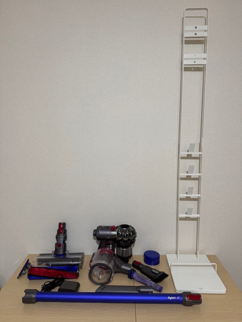 Dyson V7 コードレススティッククリーナー 本体+クリーナースタンド