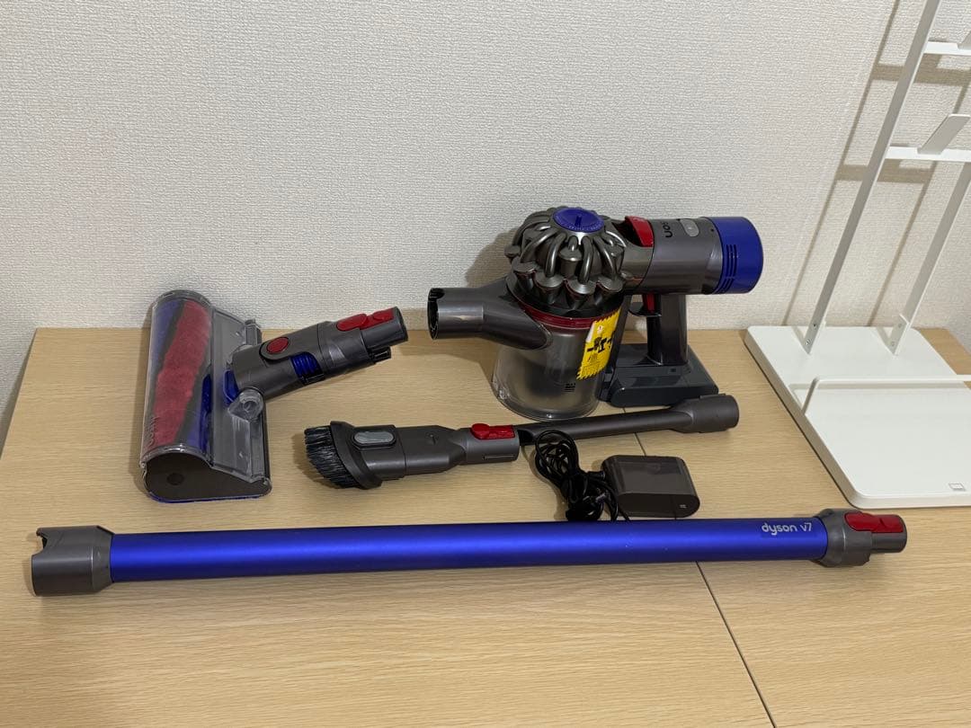 Dyson V7 コードレススティッククリーナー 本体+クリーナースタンド