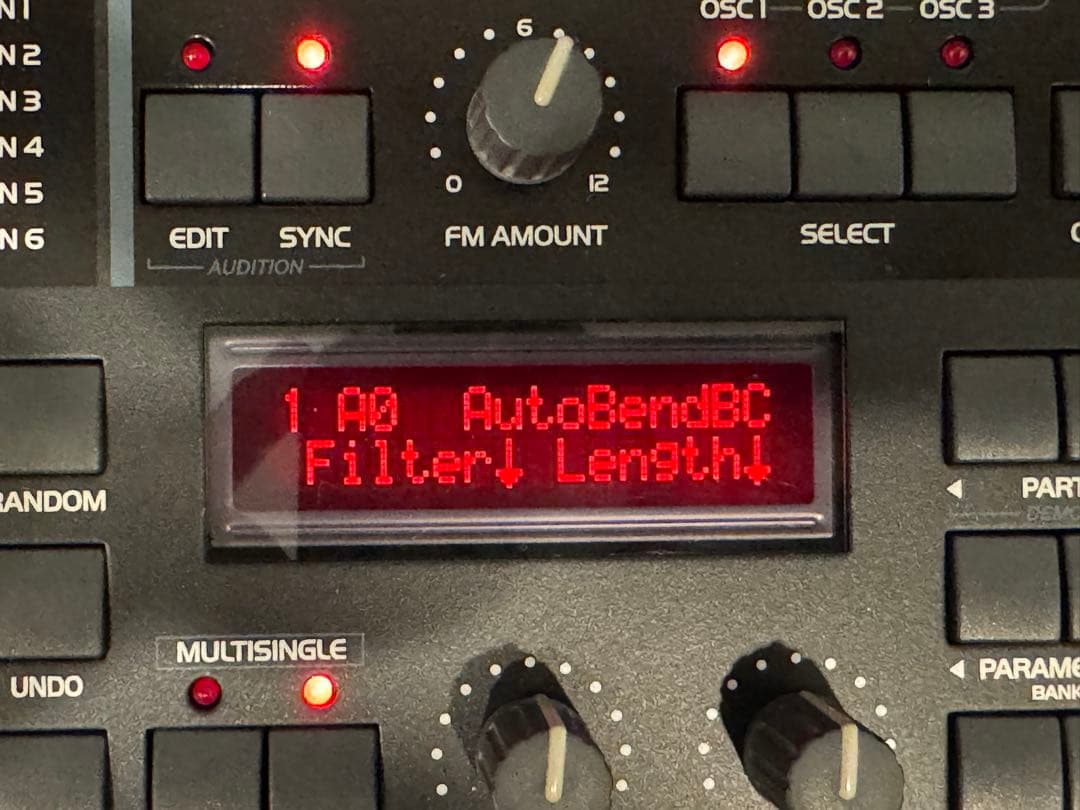 Access Virus c シンセサイザー indigo2 redback