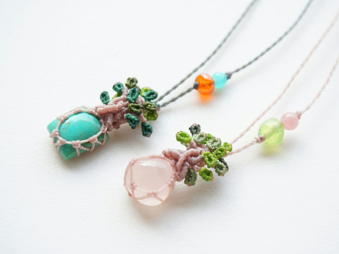 《小さな春》ターコイズ　マクラメ　ネックレス