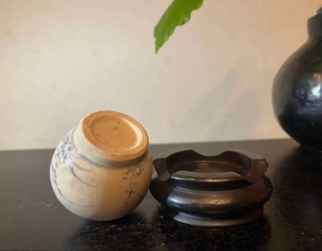 アンティーク・安南・アナミス・染付草花文小壺D4.8・唐木鑑賞台座付・２点セット