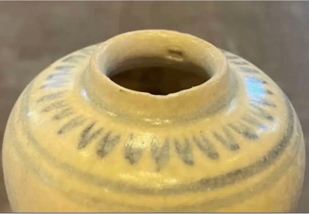 アンティーク・安南・アナミス・染付草花文小壺D4.8・唐木鑑賞台座付・２点セット