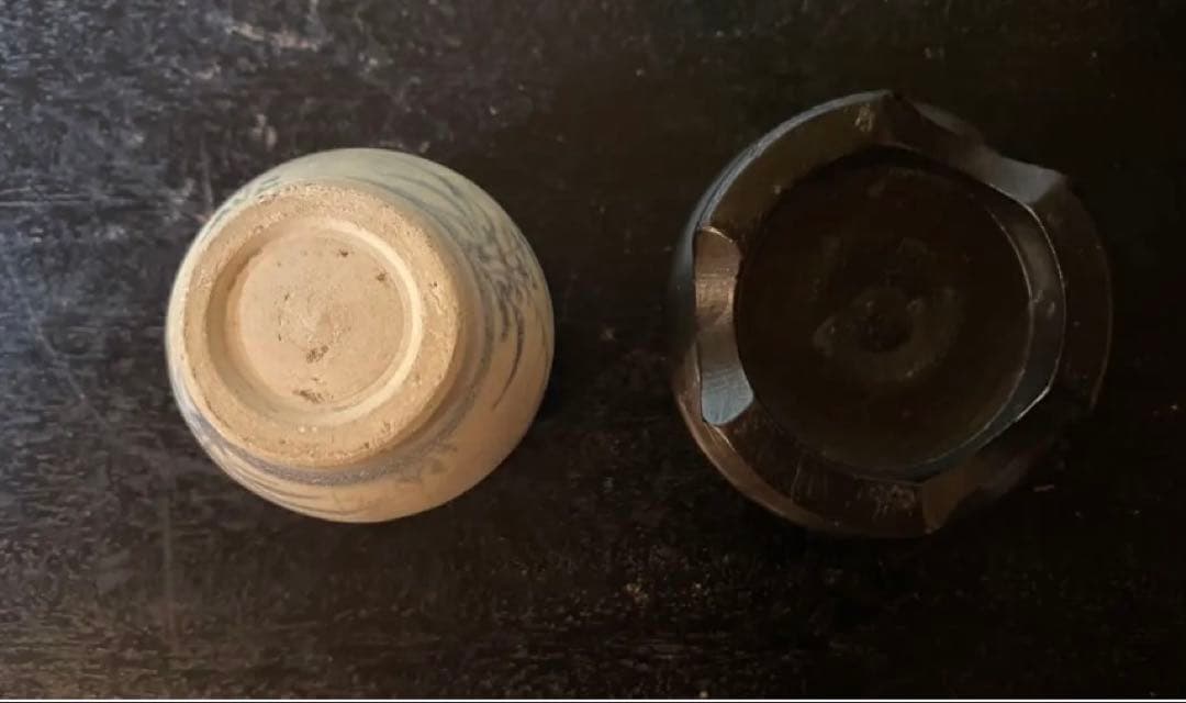 アンティーク・安南・アナミス・染付草花文小壺D4.8・唐木鑑賞台座付・２点セット