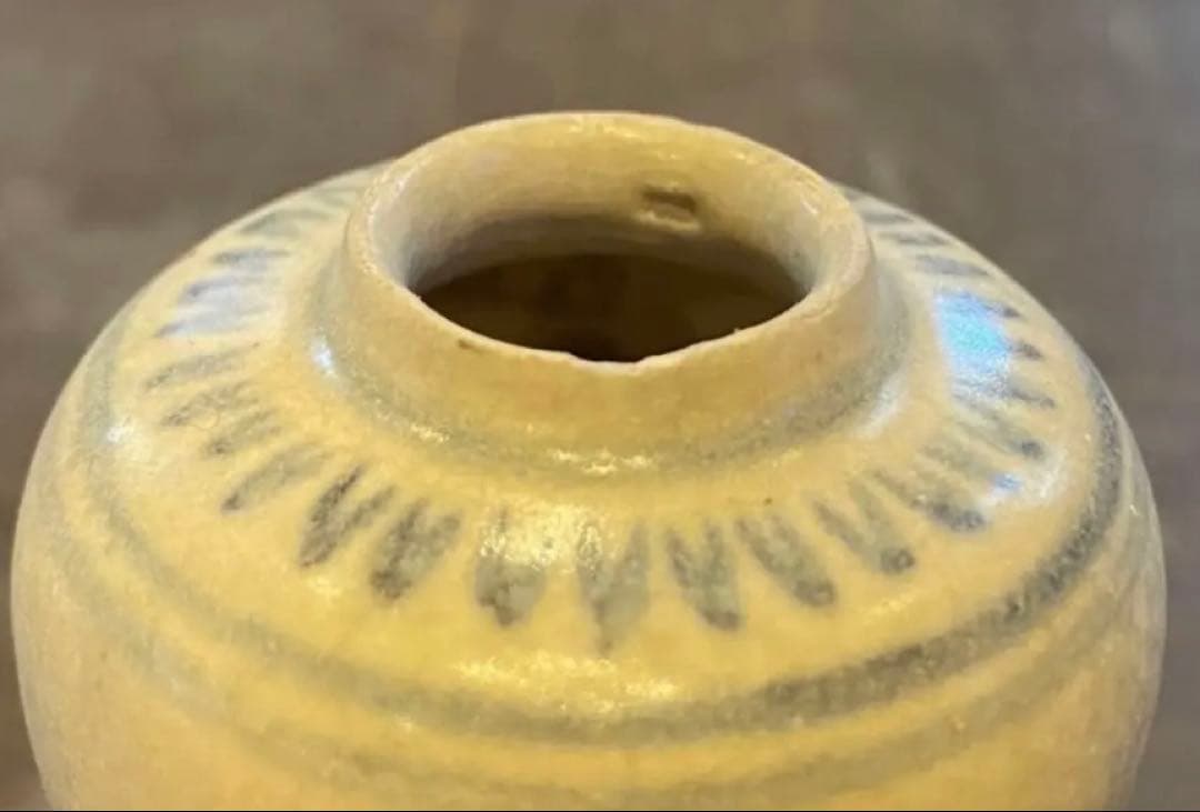 アンティーク・安南・アナミス・染付草花文小壺D4.8・唐木鑑賞台座付・２点セット