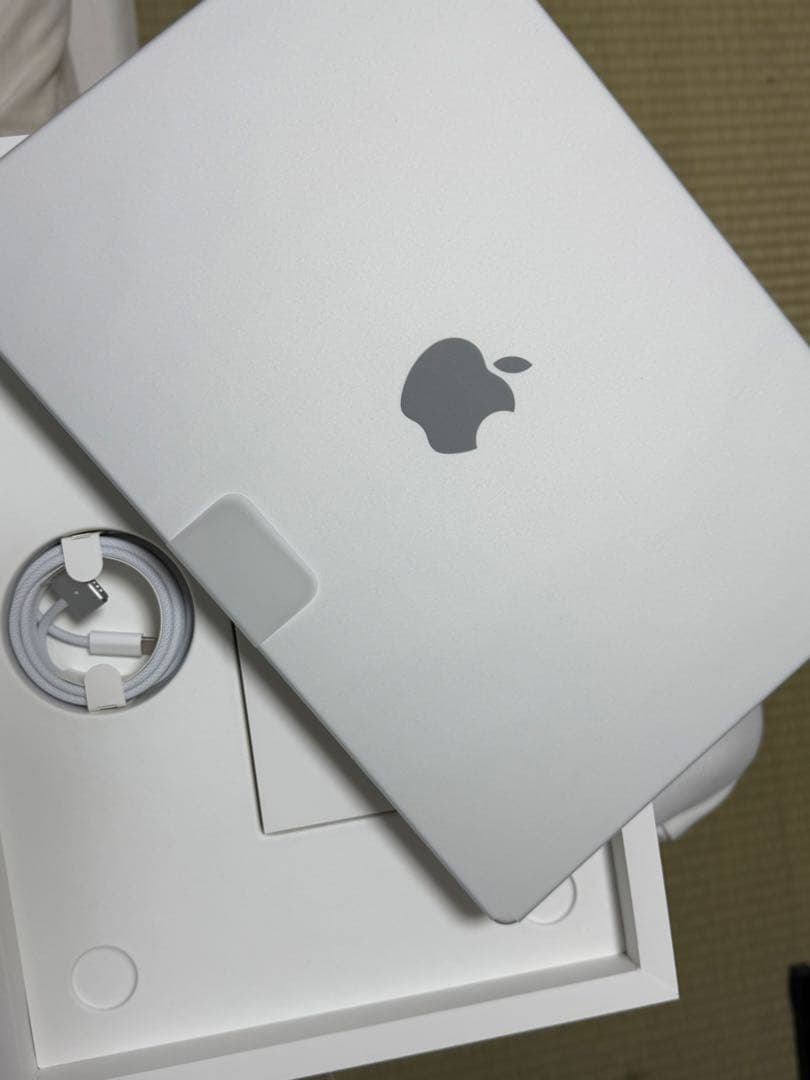 Apple MacBook Pro M5 14インチ シルバー 本体