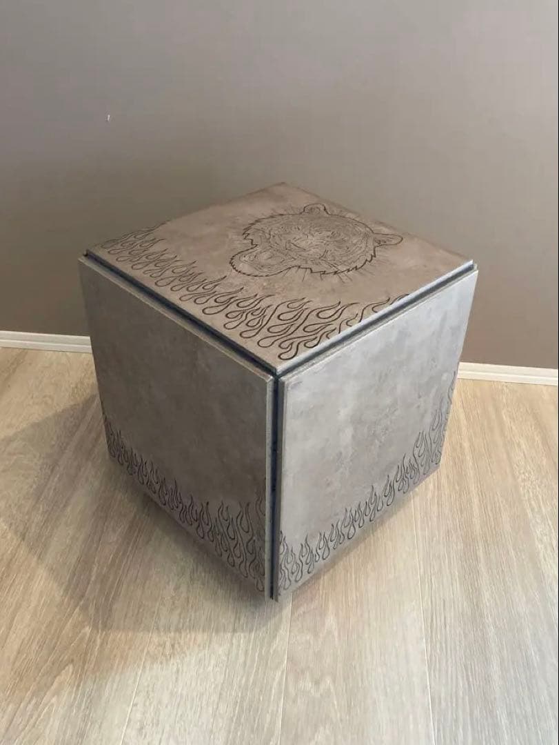 Tiger & Flames 刻印 タイルサイドテーブル