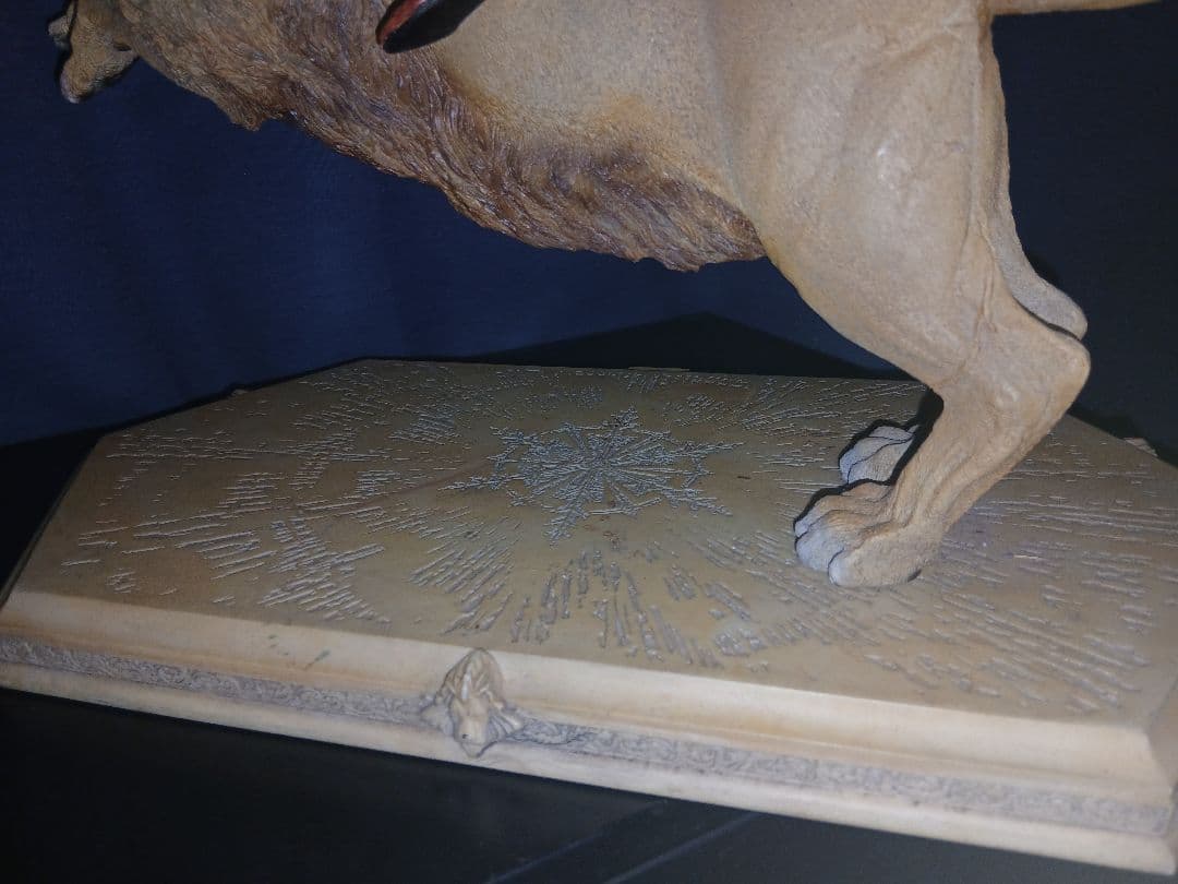 ナルニア国物語　アスランにのるスーザンとルーシーのスタチューweta