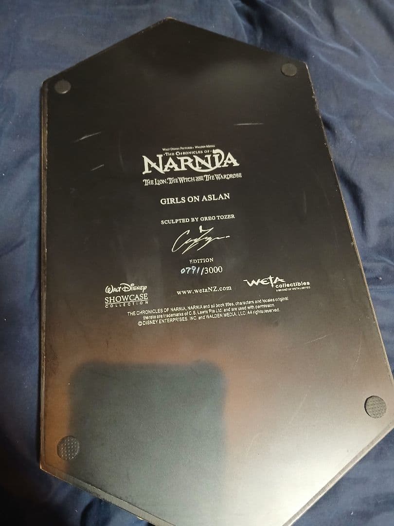 ナルニア国物語　アスランにのるスーザンとルーシーのスタチューweta