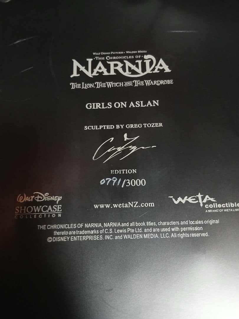 ナルニア国物語　アスランにのるスーザンとルーシーのスタチューweta