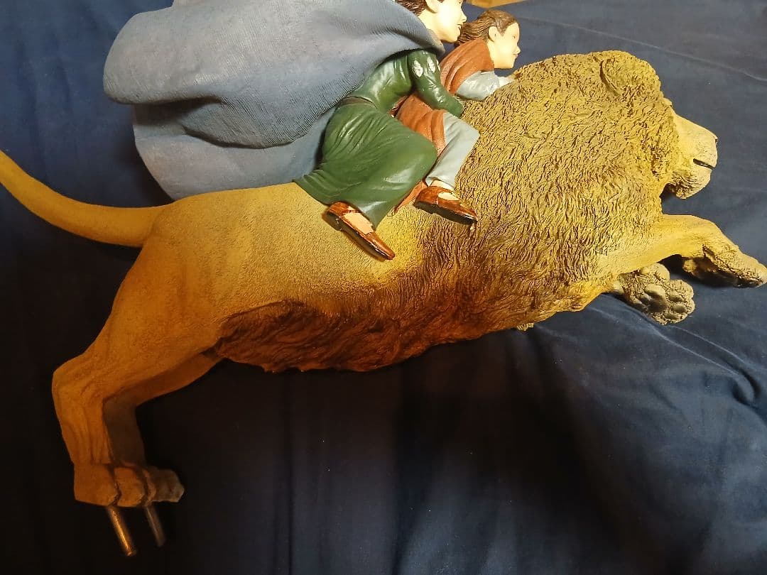 ナルニア国物語　アスランにのるスーザンとルーシーのスタチューweta