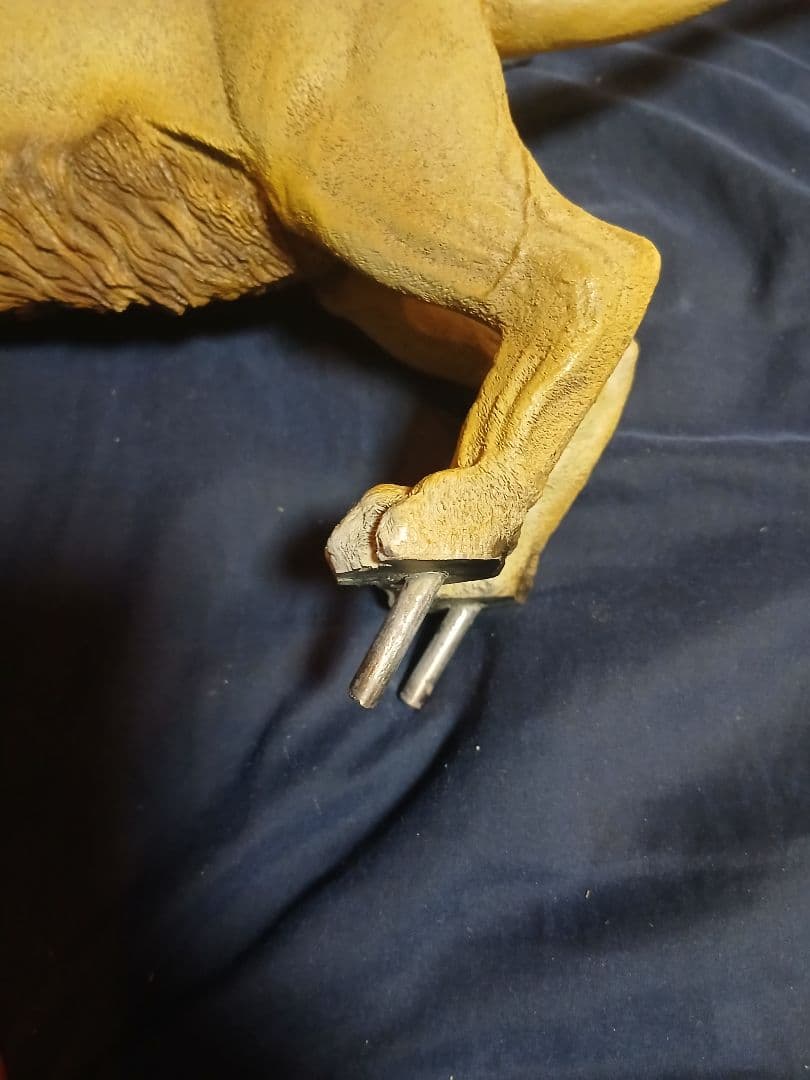 ナルニア国物語　アスランにのるスーザンとルーシーのスタチューweta