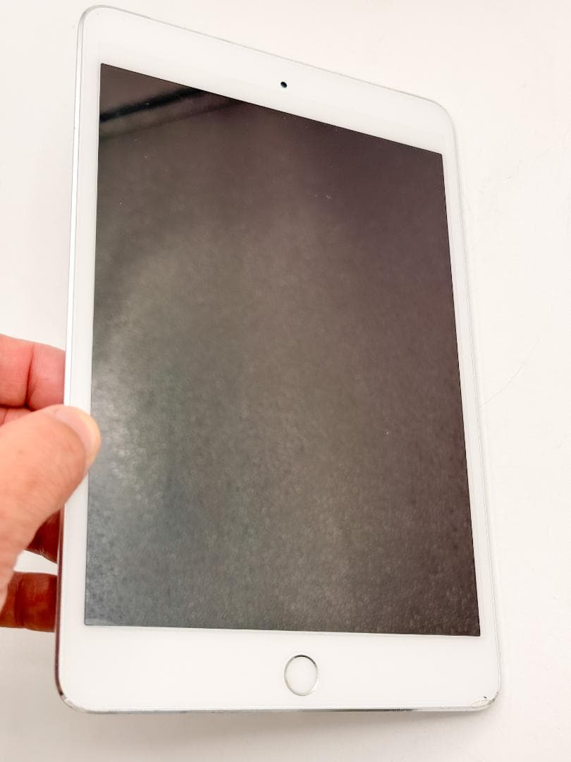 コンパクトで便利！iPad mini 4 32GB A1550 au版 判定○
