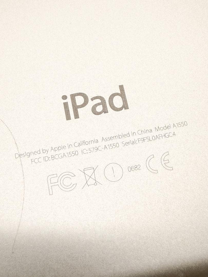 コンパクトで便利！iPad mini 4 32GB A1550 au版 判定○