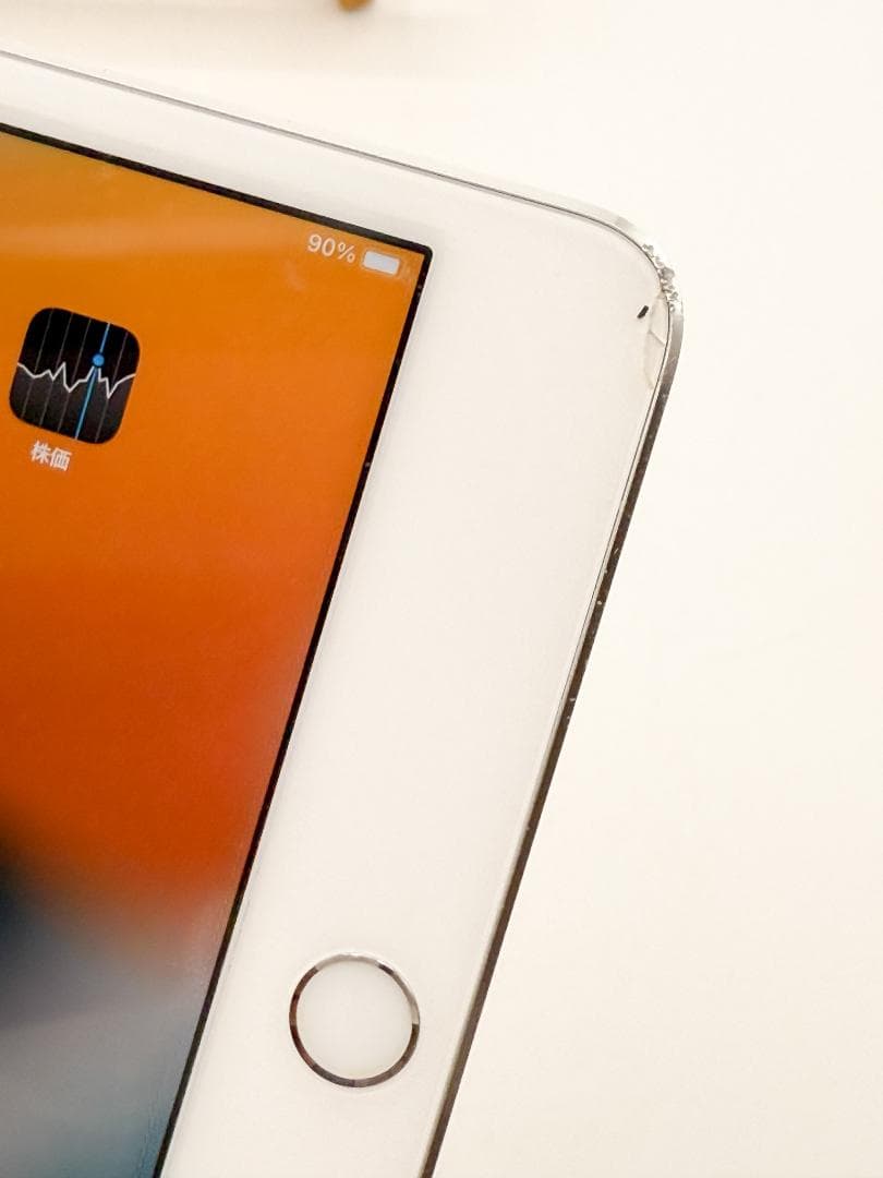 コンパクトで便利！iPad mini 4 32GB A1550 au版 判定○