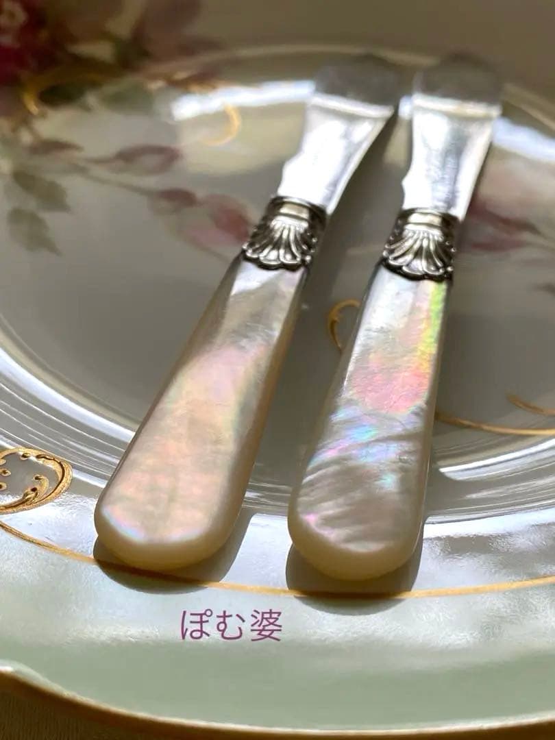 【英国製】シルバープレート＋白蝶貝ハンドル／バターナイフ ２本 ※ケース付き
