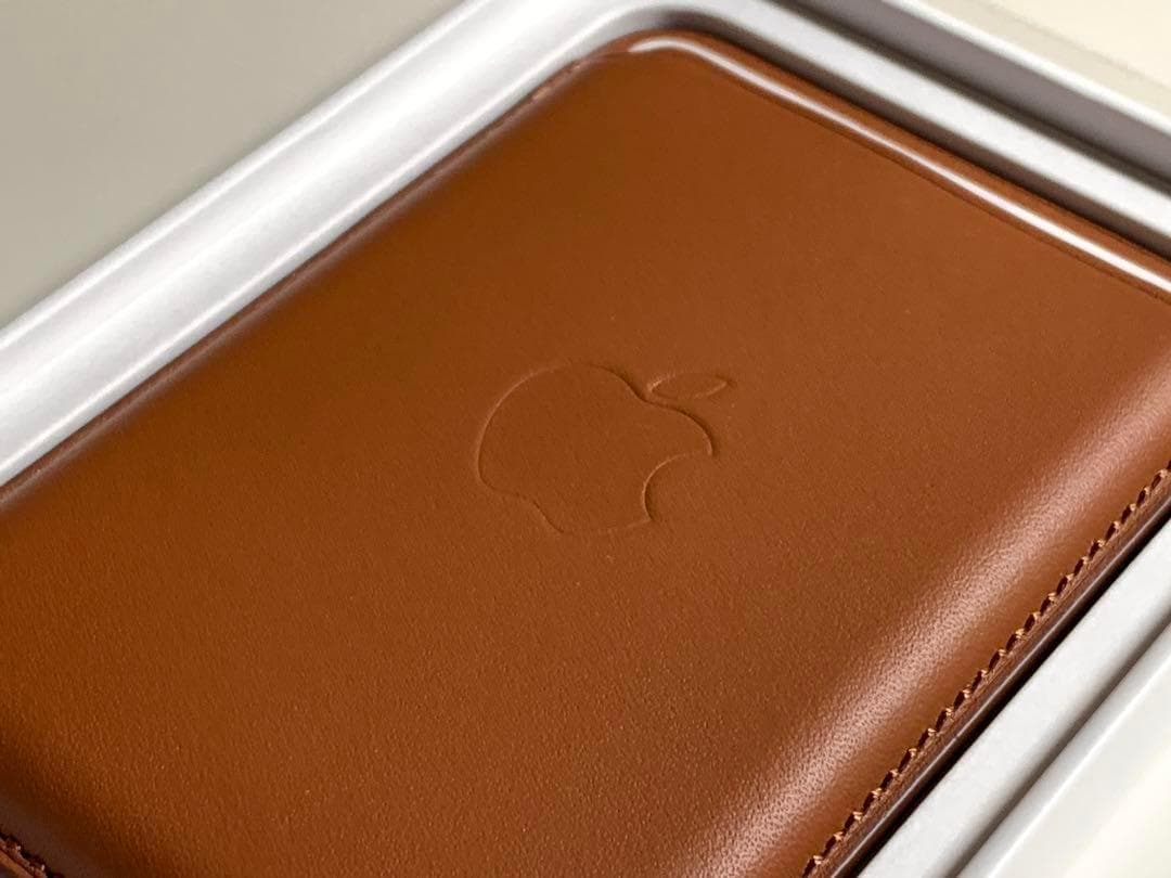 【新品】純正 MagSafe対応 iPhoneレザーウォレット・サドルブラウン①