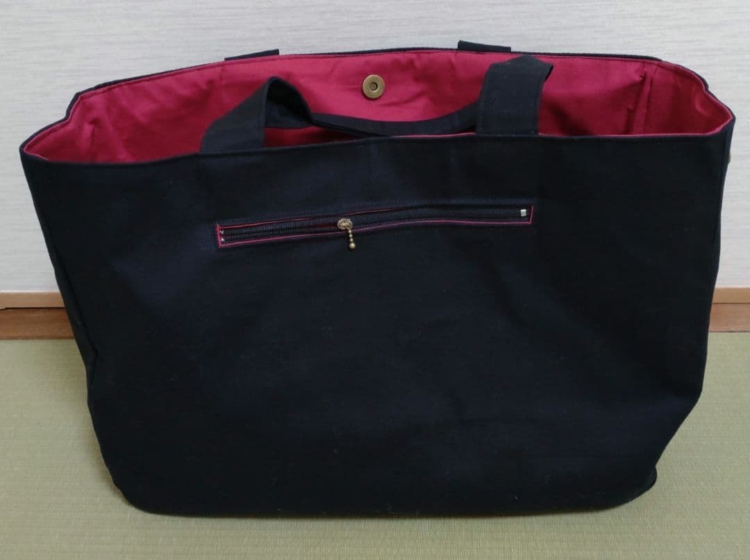 クロスステッチ刺繍のバッグ