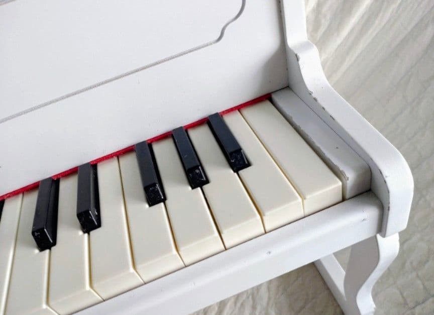 【中古品】KAWAI アップライトピアノ ホワイト　ミニ おもちゃ ピアノ