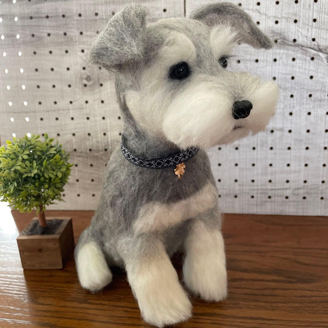羊毛フェルト　ミニチュアシュナウザー　ソルト&ペッパー　Mサイズ