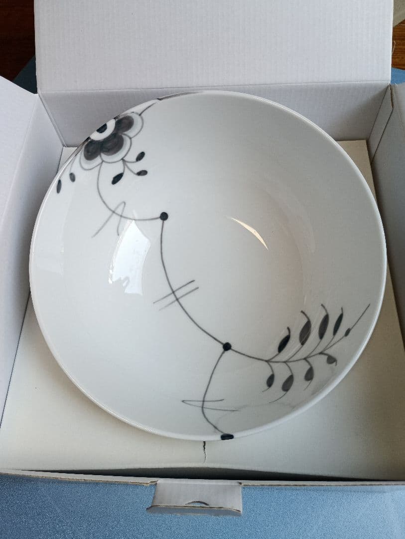 ブラックフルーテッド メガ ボウル21cm 2nd