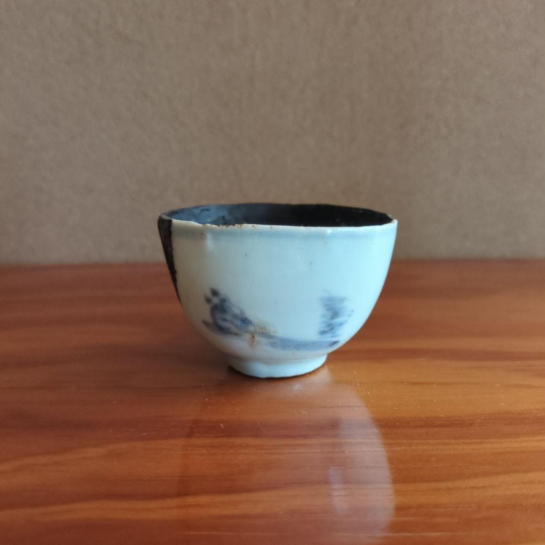 青白色 手描き模様 磁器の器　初期伊万里の陶片　盃